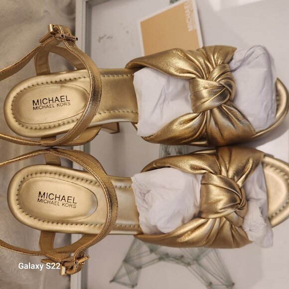 Michael Kors "Elena" Soft Gold Platform sandals. NIB. Size 9 - Picture 4 of 9